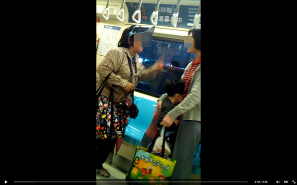 臺北捷運2婦大打出手 只因男童不慎踩到腳