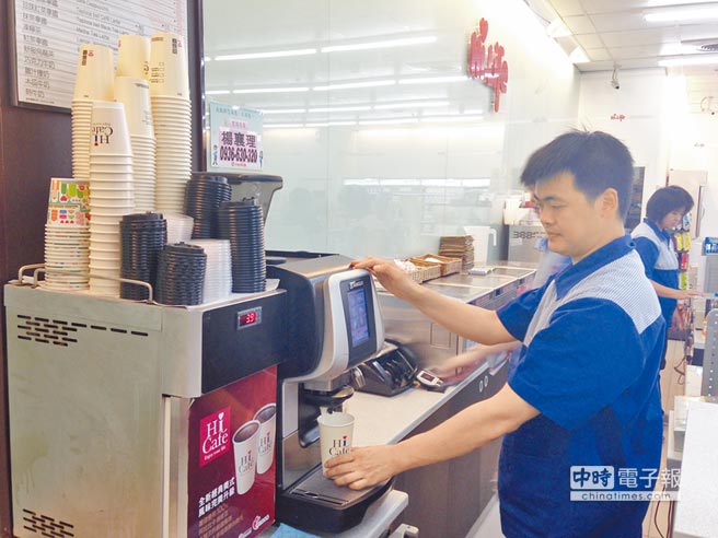 臺北市政大樓明年禁用一次性食具 咖啡銷量恐掉一半