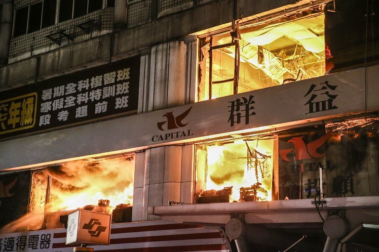 臺北一住商大樓淩晨發生火警 3樓以下全被燒燬