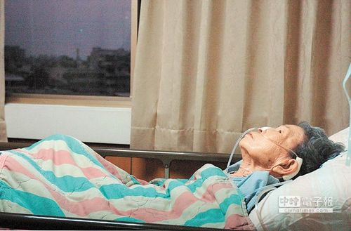 　小桃阿嬤因感冒住院，親人談到她終其一生就在等待日本政府一句道歉。(來源：臺灣《中國時報》)