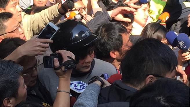 臺灣男子殘殺4歲女童引眾怒 移送時遭民眾追打