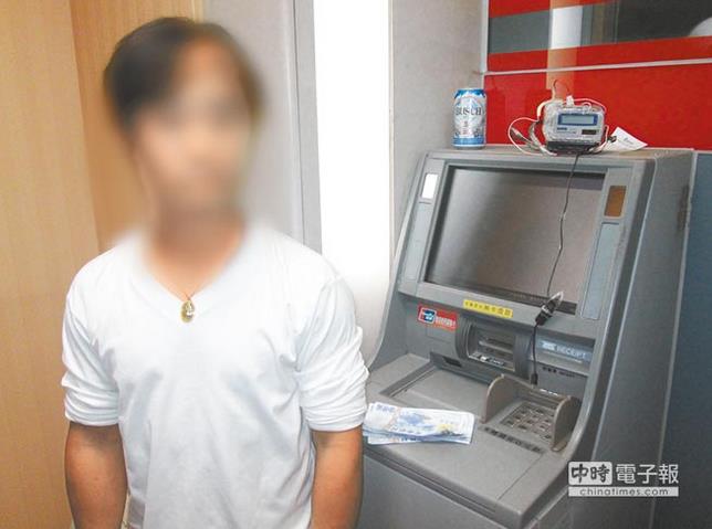 想錢想瘋了 臺灣男子將鉅款冥幣存入ATM賬戶