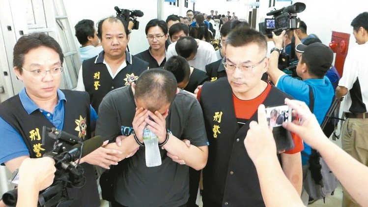 臺灣基隆警方破獲一詐騙集團 逮捕26名嫌犯