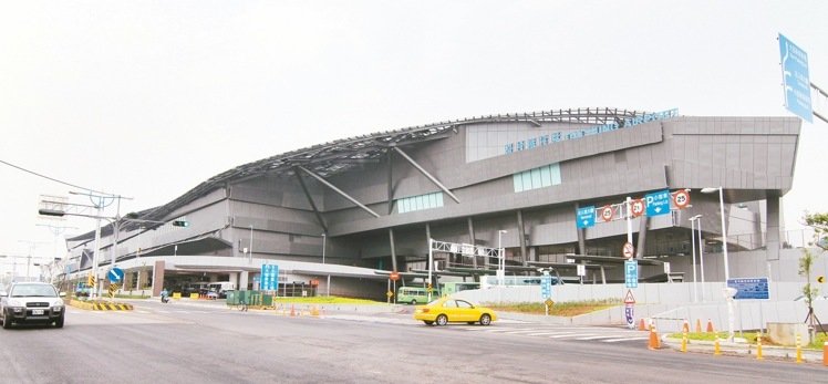 桃園機場淹水樂壞林佳龍，臺中促清泉崗機場升級。（圖片來源：臺灣《聯合報》）