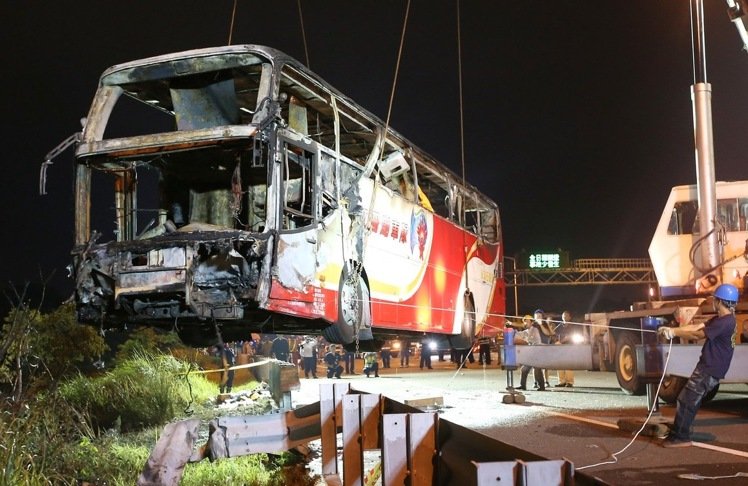 桃園高速2號昨天發生遊覽車火燒車意外，造成26人不幸死亡，