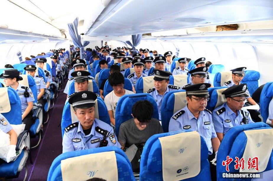 78名臺灣籍電信詐騙嫌犯被廣東警方帶回廣州