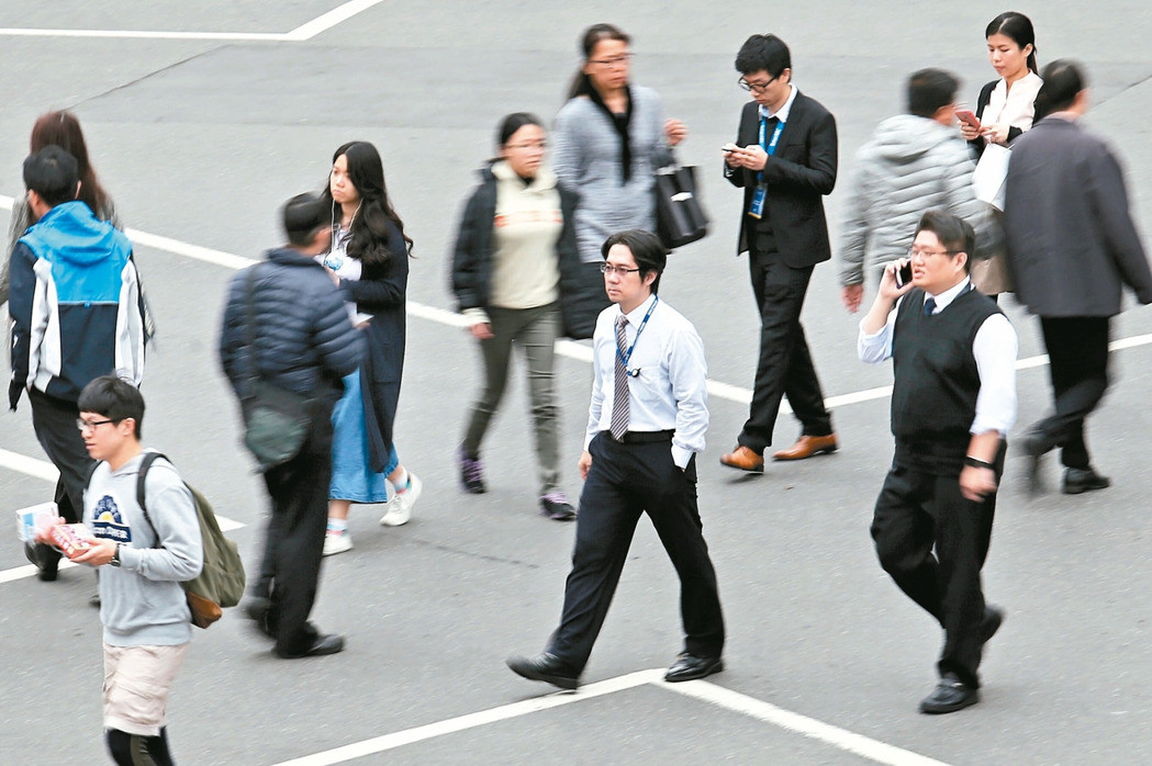 臺灣地區平均薪資40853元 薪資分配不平均低薪集中