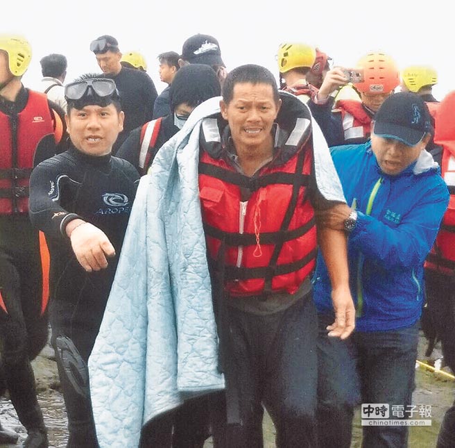 臺灣基隆船難再現1人生還 8名漁工仍有5人下落不明