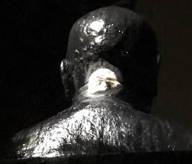 陽明山公園蔣介石銅像再遭破壞 兩男被法辦