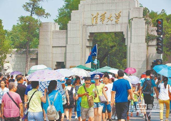 據USnews公佈2017年世界大學前100強排名，北京大學排53名、清華大學排57名。