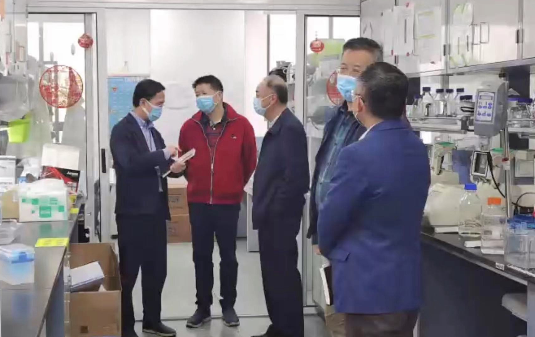 一起打開“科研盒子”，看復旦科學家們疫情期的實驗室堅守
