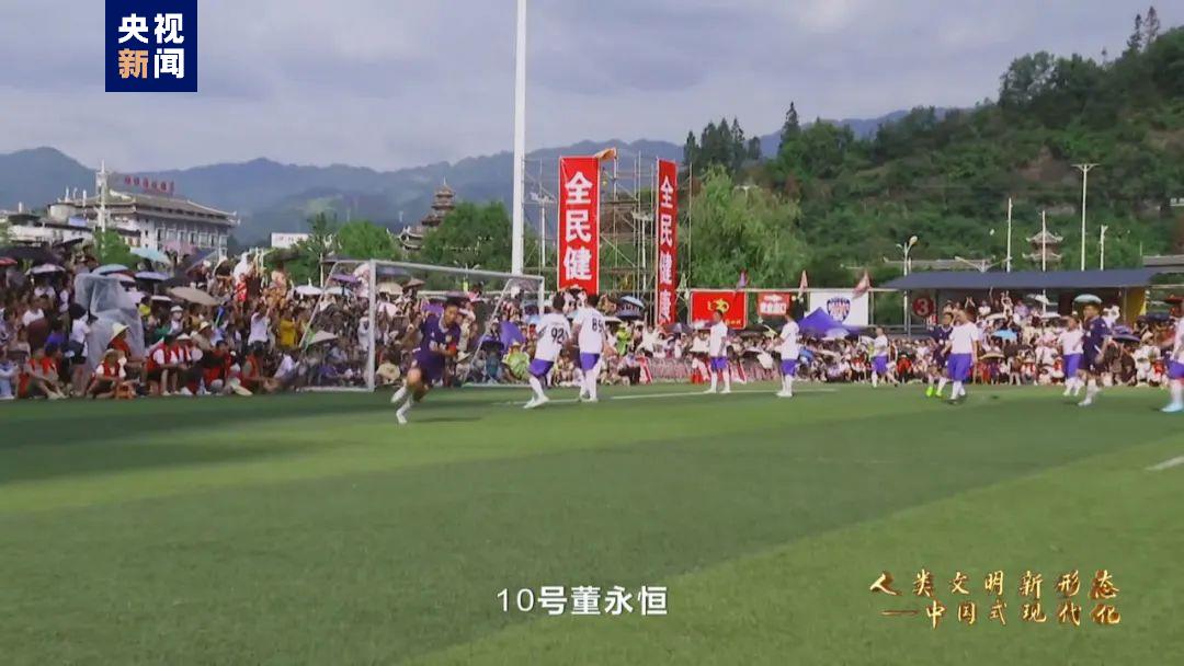 在县城踢足球赚钱吗现在,在县城开什么店赚钱