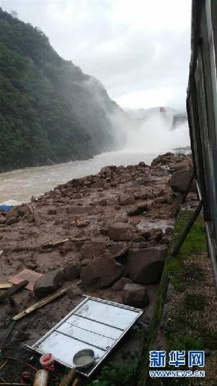 5月8日在福建省泰寧縣拍攝的因強降雨造成的山體滑坡事故現場。