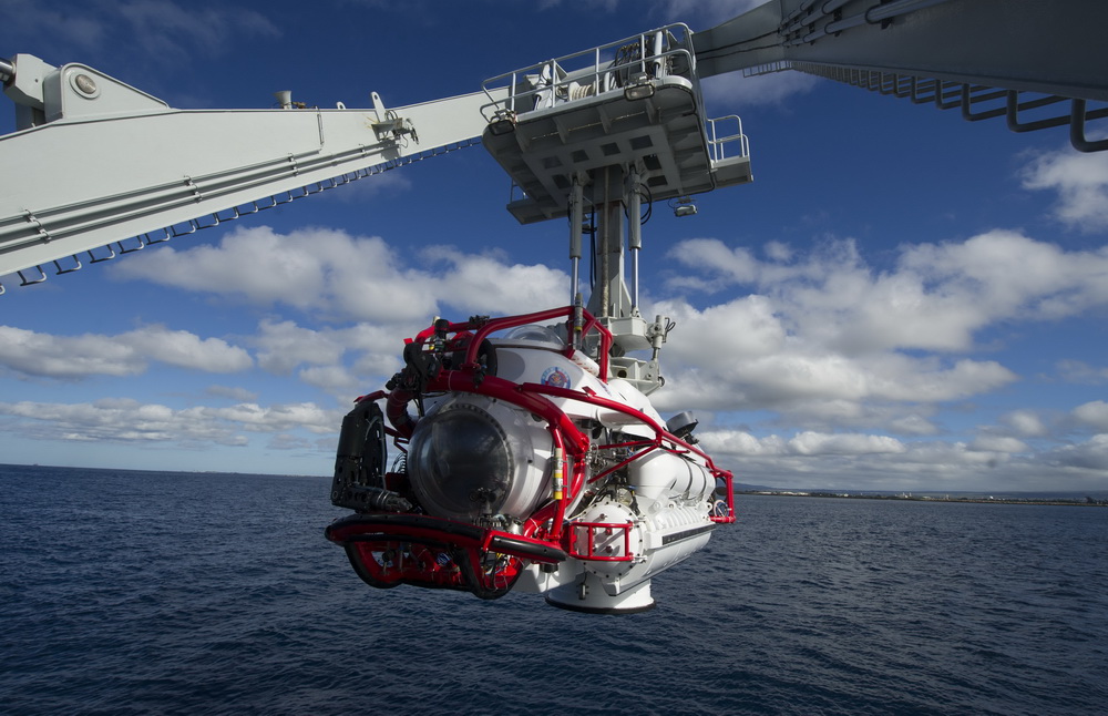 “環太平洋-2016”演習 長島船成功組織援潛救生演習。