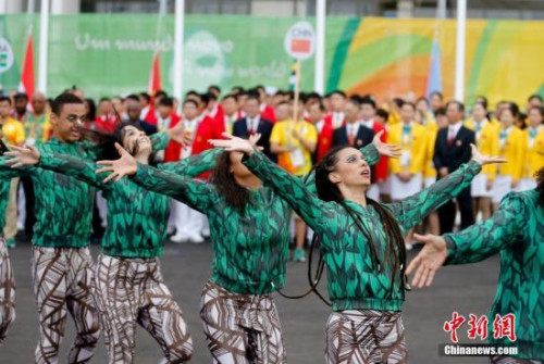 當地時間8月3日，中國奧運代表團在裏約奧運村舉行升旗儀式。圖為儀式前的舞蹈演員。<a target='_blank' href='http://www.chinanews.com/' ></p><p  align=