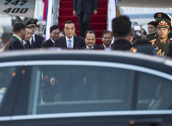當地時間9月6日，克強總理乘專機抵達萬象瓦岱機場，出席東亞合作領導人系列會議並訪問寮國。新華社記者王曄攝