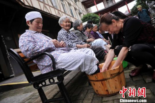 專家談中國式養老路徑:要實現“一碗湯的距離”