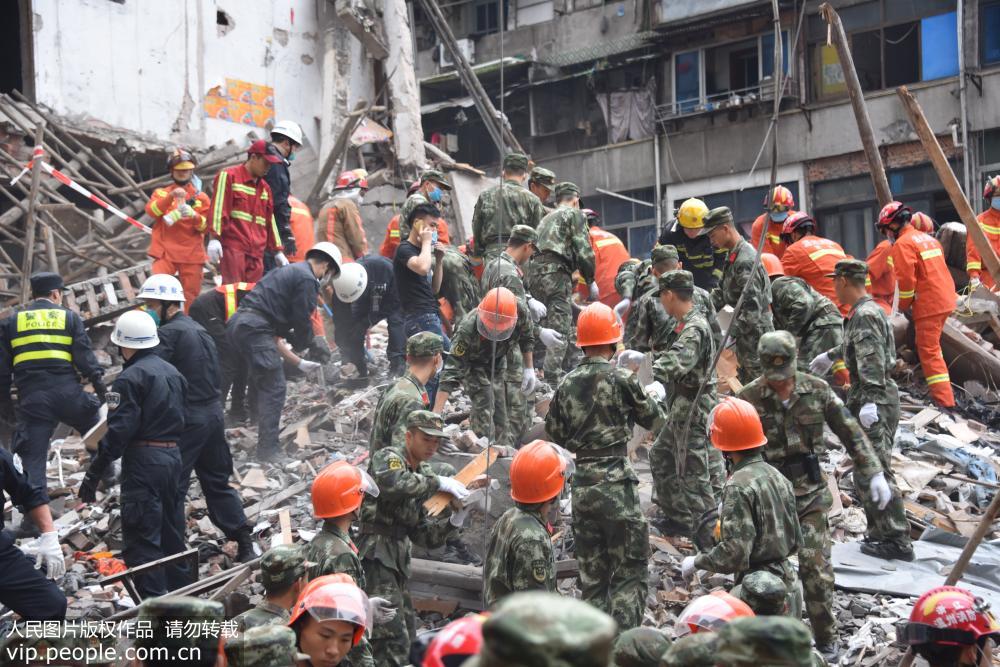 溫州3棟5層高的樓房淩晨突然倒塌  武警消防投入救援
