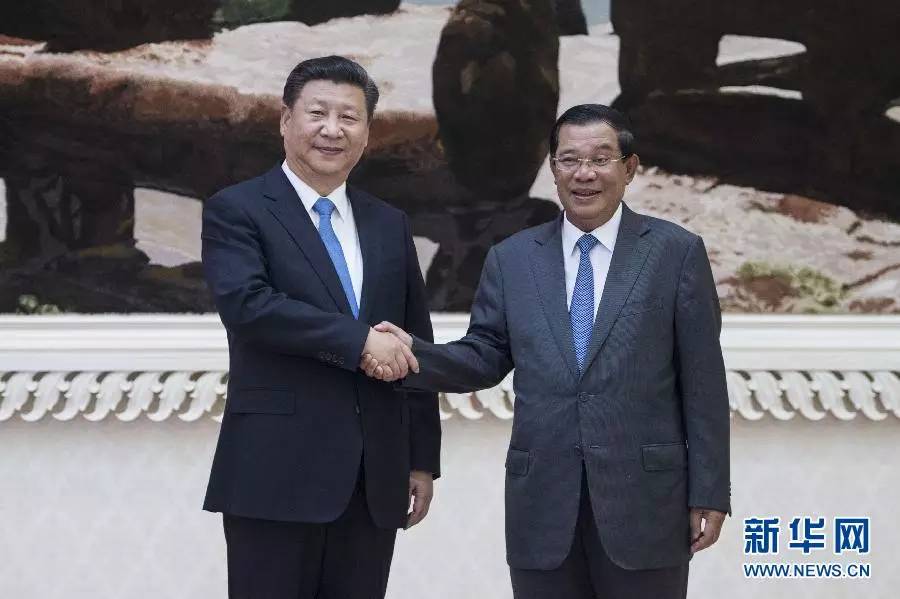 10月13日，國家主席習近平在金邊同柬埔寨首相洪森舉行會談。