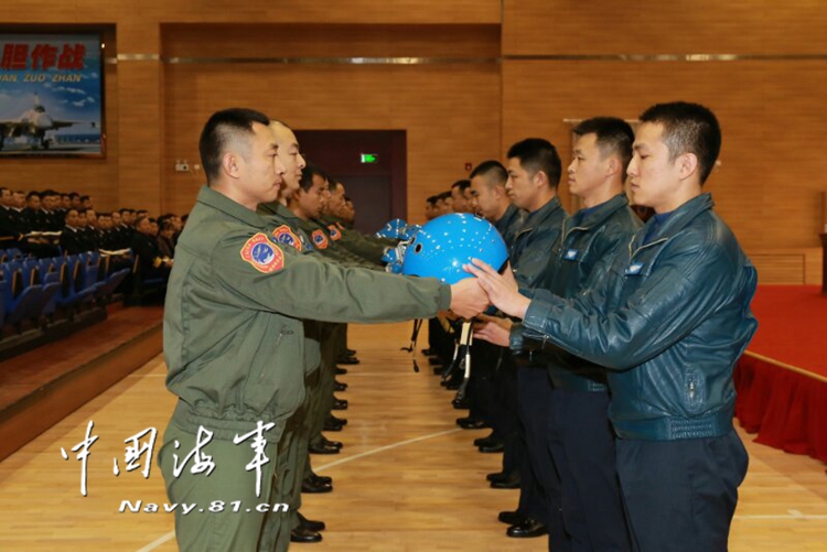 中國航母艦載戰鬥機飛行員新增12人