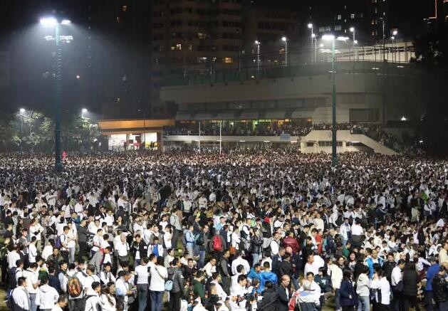  22日晚，香港警察員佐級協會和警務督察協會在旺角警察體育遊樂會舉行集會。