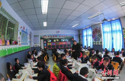 資料圖：3月1日，遼寧瀋陽，學生在教室上語文課。中新社記者 于海洋 攝