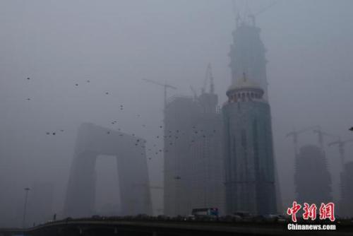 資料圖：遭遇霧霾襲擊的北京。中新社記者 李慧思 攝