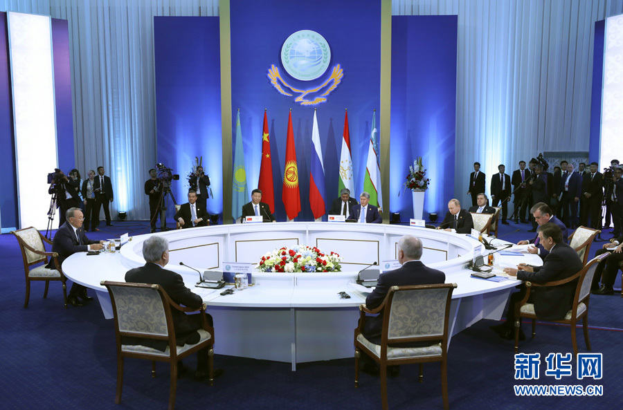 6月9日，國家主席習近平在哈薩克首都阿斯塔納出席上海合作組織成員國元首理事會第十七次會議併發表重要講話。這是習近平出席小範圍會議。新華社記者 龐興雷 攝