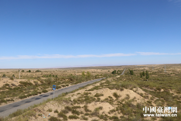 庫布齊沙漠“穿沙公路”