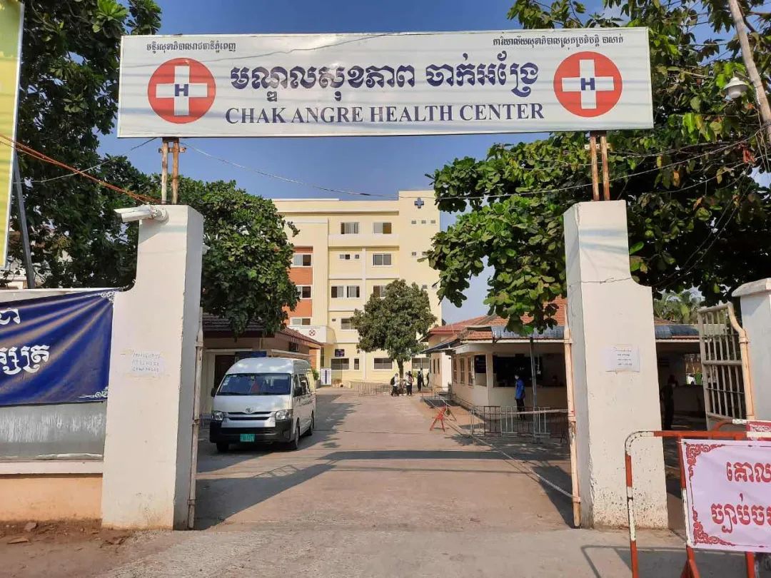 3月24日，在柬埔寨金邊，中國援柬抗疫醫療專家組前去調研的柬埔寨新冠肺炎收治定點醫院。新華社發（專家組供圖）