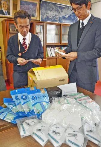 日本宿毛市收到中國朋友的愛心包裹。圖片來自網路。