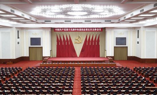 中國共産黨第十九屆中央委員會第五次全體會議，于2020年10月26日至29日在北京舉行。 新華社記者 劉彬 攝