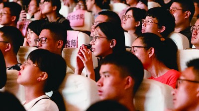 上海：“大師劇”成校園文化新風尚