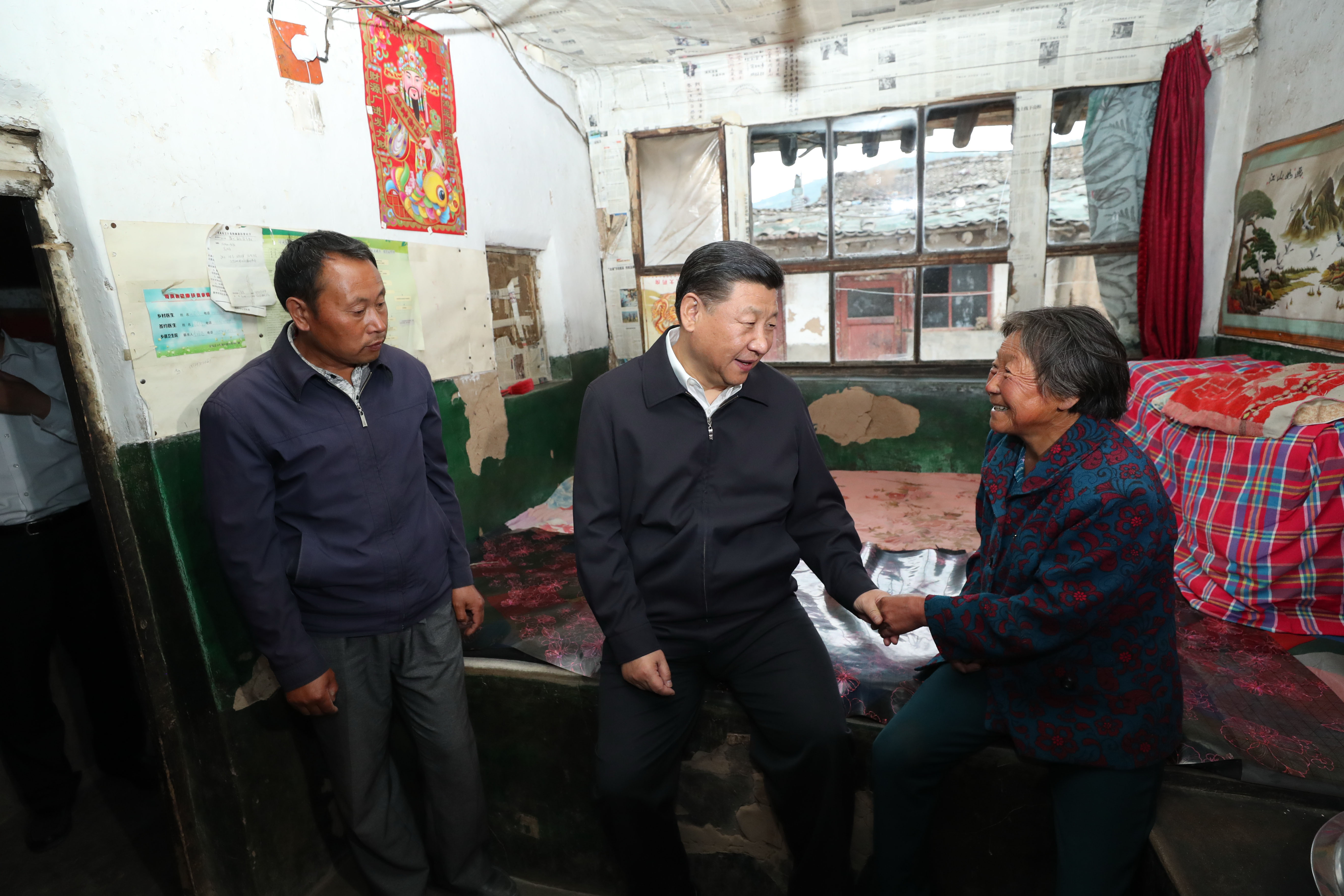 2017年6月21日，習近平總書記來到山西省忻州市岢嵐縣趙家洼村看望貧困村民王三女。