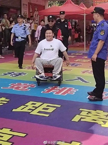 輪椅男孩超一本線110分！他心儀的大學溫暖回應……
