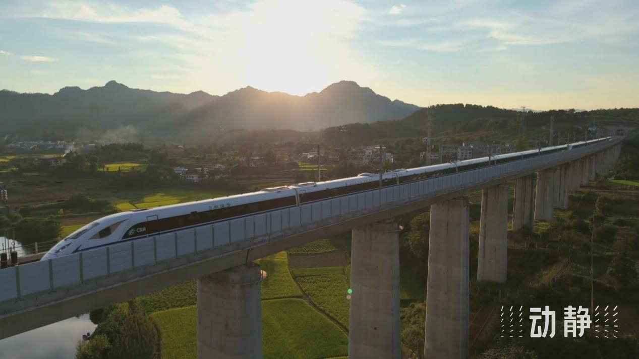 新春走基層丨從30km/h到350km/h，跟著貴廣高鐵首發司機感受速度蝶變