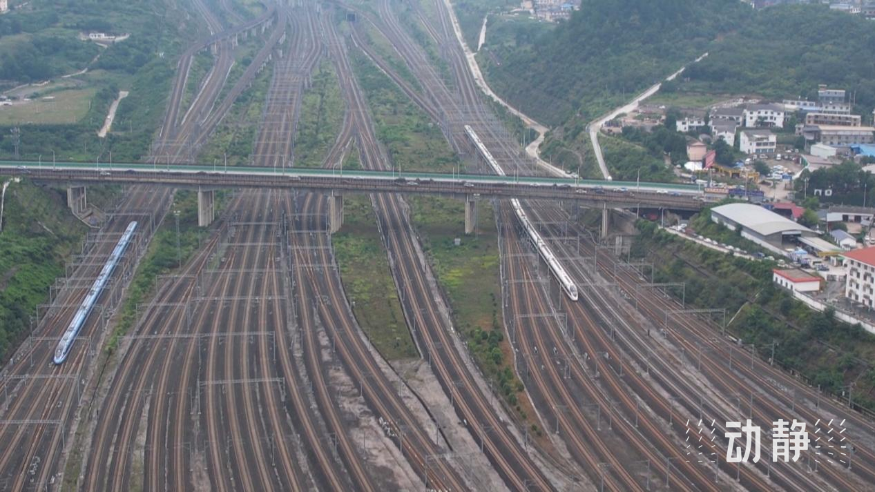 新春走基層丨從30km/h到350km/h，跟著貴廣高鐵首發司機感受速度蝶變