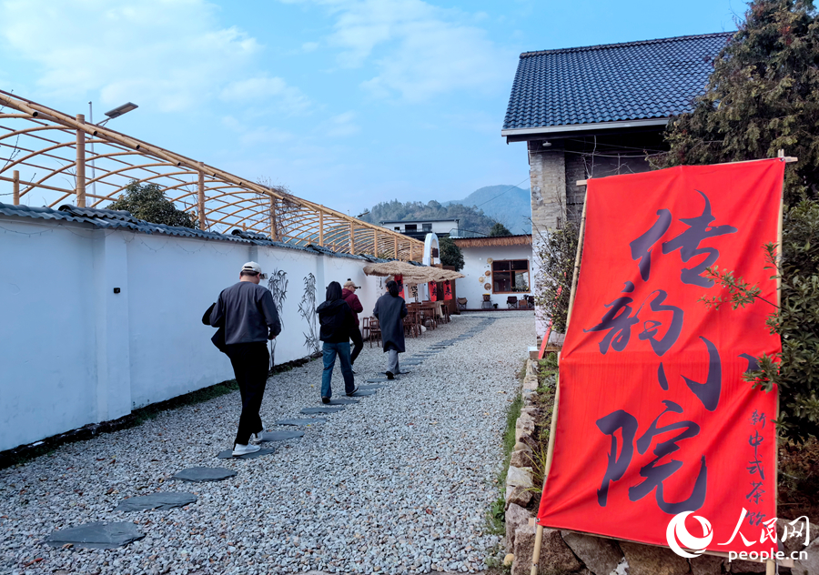 舊茶廠改造後的“傳韻小院”新中式茶館。人民網記者 林曉麗攝