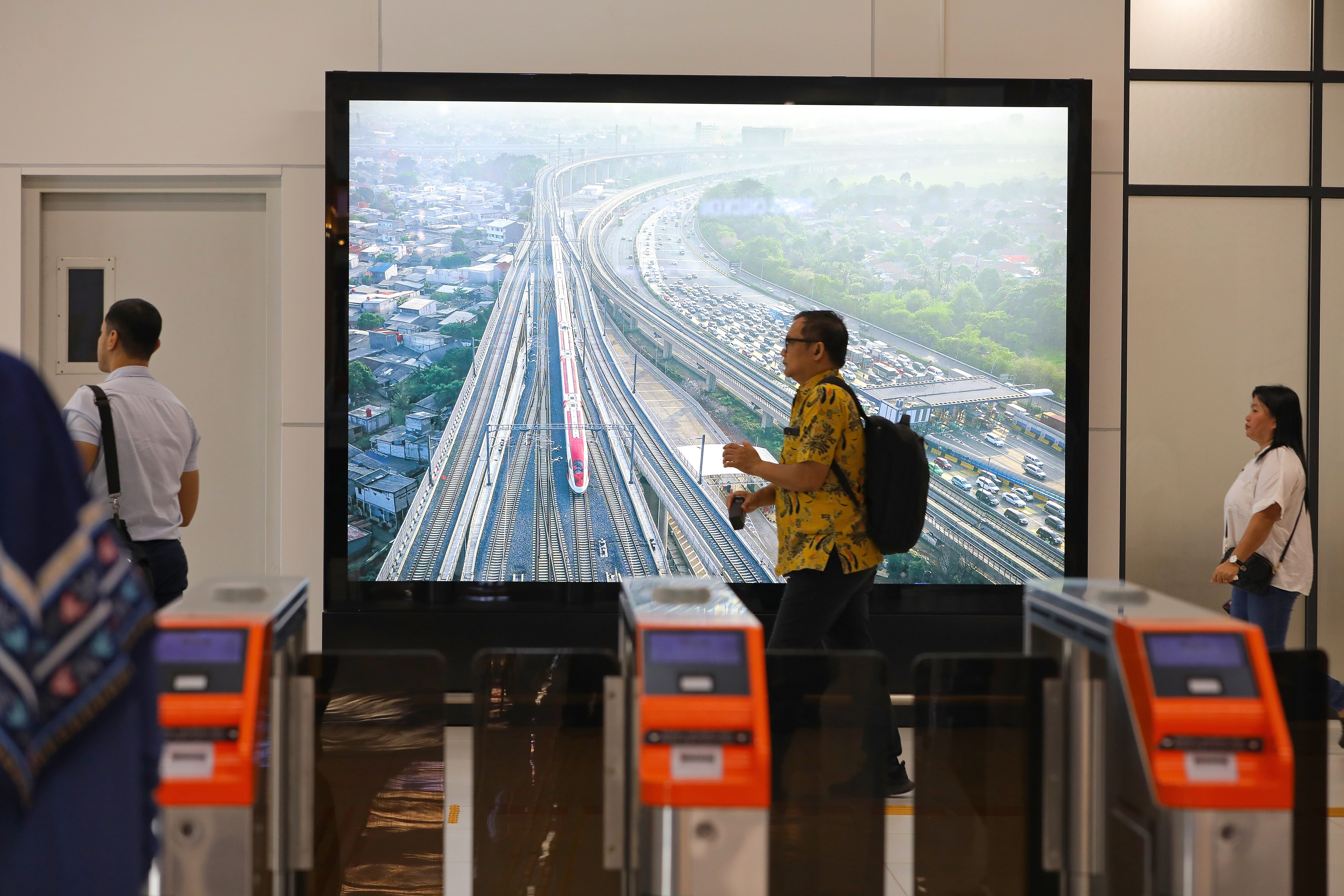 截至10月17日,雅萬高鐵正式開通運營滿兩年,累計發送旅客超1200萬人次。