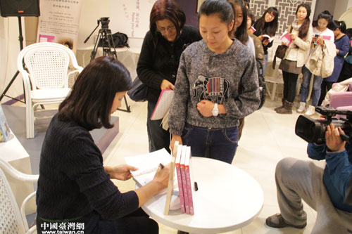 八零后作家张静安携新书亮相 自称不是情感专