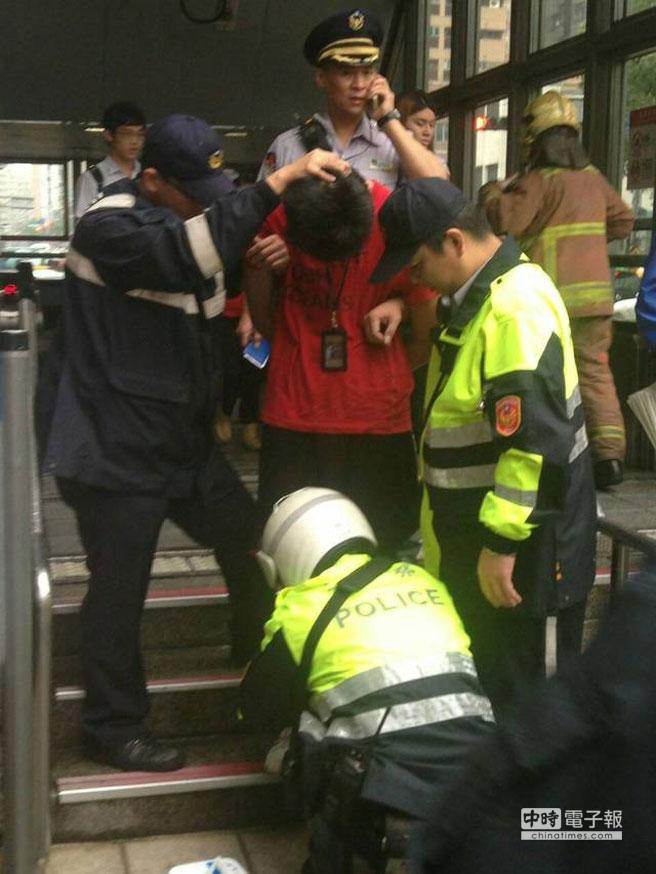 臺北地鐵發生砍人事件，警方逮捕嫌犯