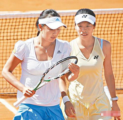 彭帥、謝淑薇“海峽組合”在法網公開賽中艱難戰勝對手，挺進四強。