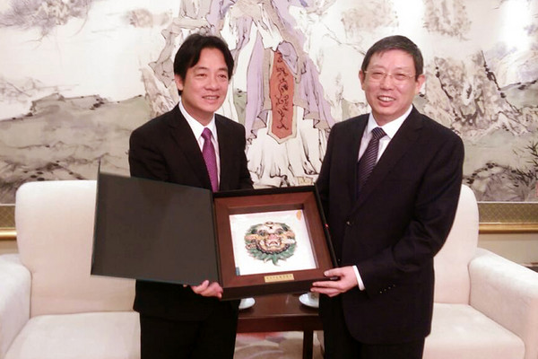 上海市長楊雄與賴清德在世博中心會面