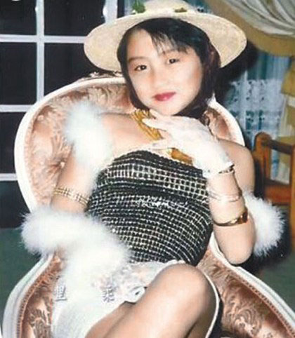 謝霆鋒兒時男扮女裝