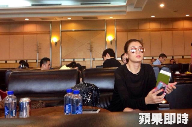 賈靜雯因颱風困上海 擔心趕不上徐若瑄喜宴