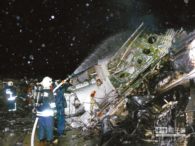　臺灣復興航空由高雄飛往澎湖馬公的GE222航班，昨天晚間7時左右重飛失敗，墜毀在澎湖縣湖西鄉西溪村