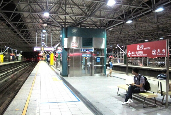 臺北信義線23時停駛，捷運公司遭批為省成本坑乘客。（臺媒圖）