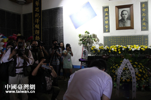 馬曉光在國殤墓園忠烈祠致敬中國遠征軍抗日忠烈