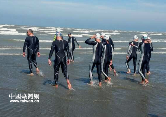 兩岸泳渡臺灣海峽