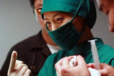 赴韓整形醫院、醫生素質須慎選。據韓國媒體報導，整形醫生90%不是專業醫生